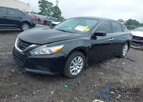 2017 Nissan Altima 2.5/S/Sv/Sl/Sr z USA, uszkodzony, nr VIN 1N4AL3AP4HN329104